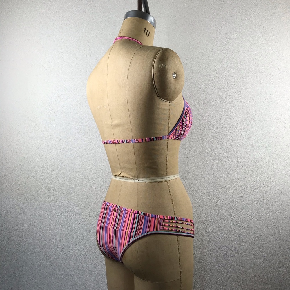 Victoria’s Secret l M The Itsy Pink Stripe Texture Halter Cheeky Bikini Swimsuit - Picture 7 of 15